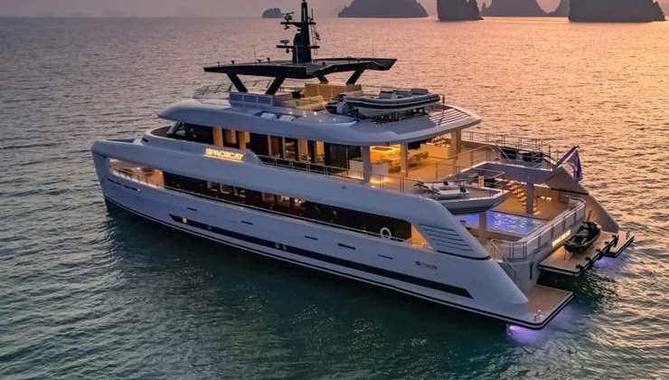 118ft Spacecat Yacht